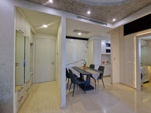 Izdavanje luksuznog jednosobnog apartmana sa garažnim mestom u centru Budve – Royal Gardens (NA DUZI