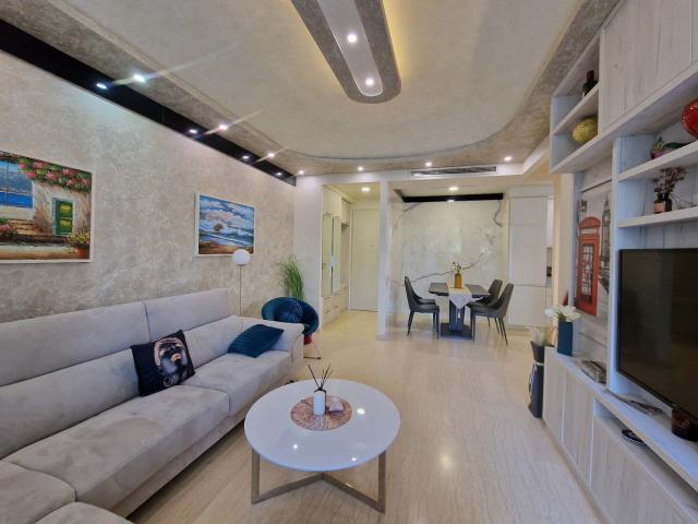 Izdavanje luksuznog jednosobnog apartmana sa garažnim mestom u centru Budve – Royal Gardens (NA DUZI