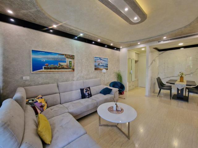 Izdavanje luksuznog jednosobnog apartmana sa garažnim mestom u centru Budve – Royal Gardens (NA DUZI