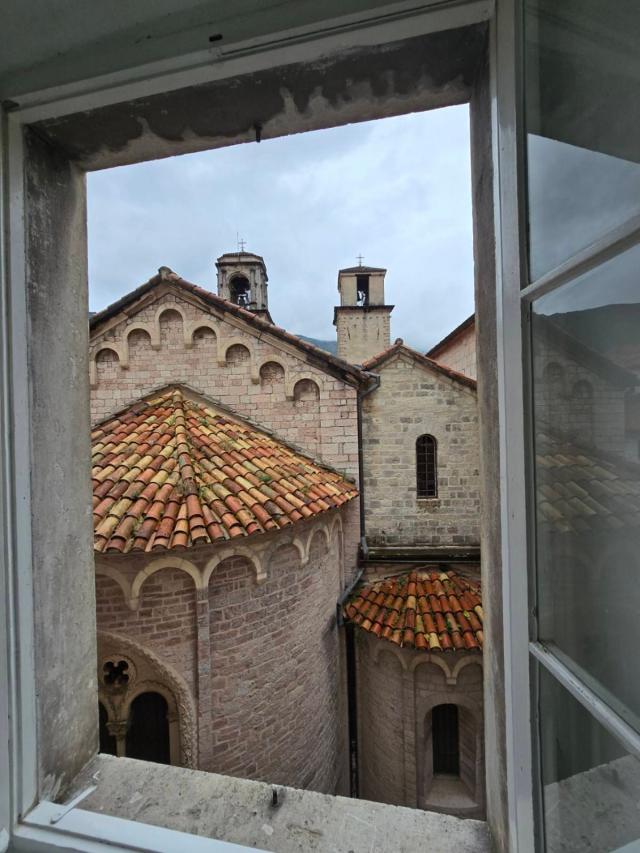 Prostran trosoban stan u Starom Gradu, Kotor