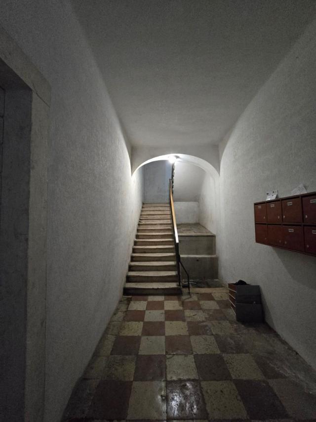 Prostran trosoban stan u Starom Gradu, Kotor