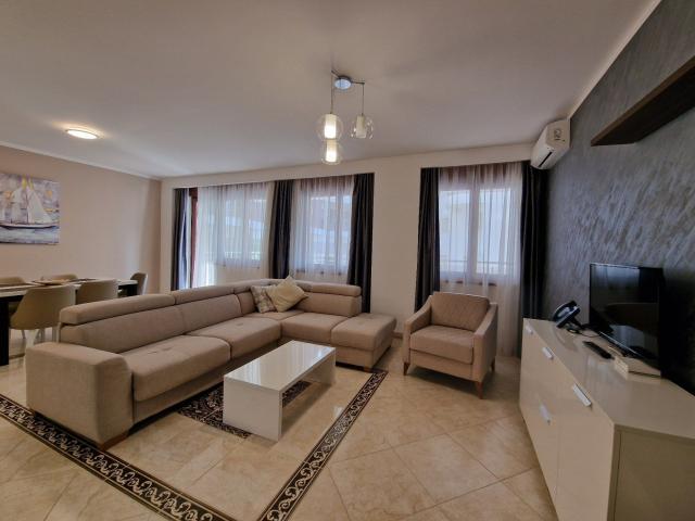Jednosoban stan sa garaznim mestom u kompleksu Anatolia, Povrsine 87m2 (Na duzi period)