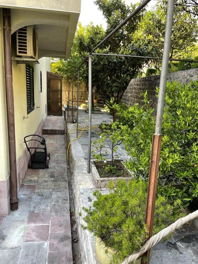 Kuća na prodaju, Kotor-naselje Dobrota