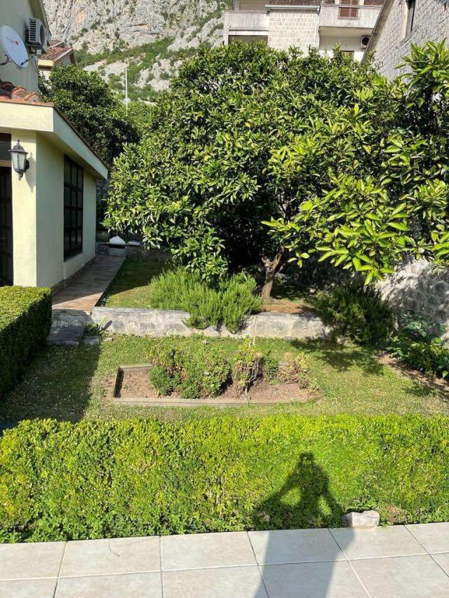 Kuća na prodaju, Kotor-naselje Dobrota