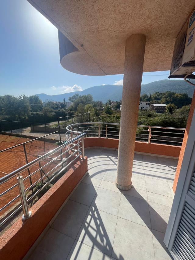Prodaja dvosobnog stana 85 m² – Lastva Grbaljska, Budva