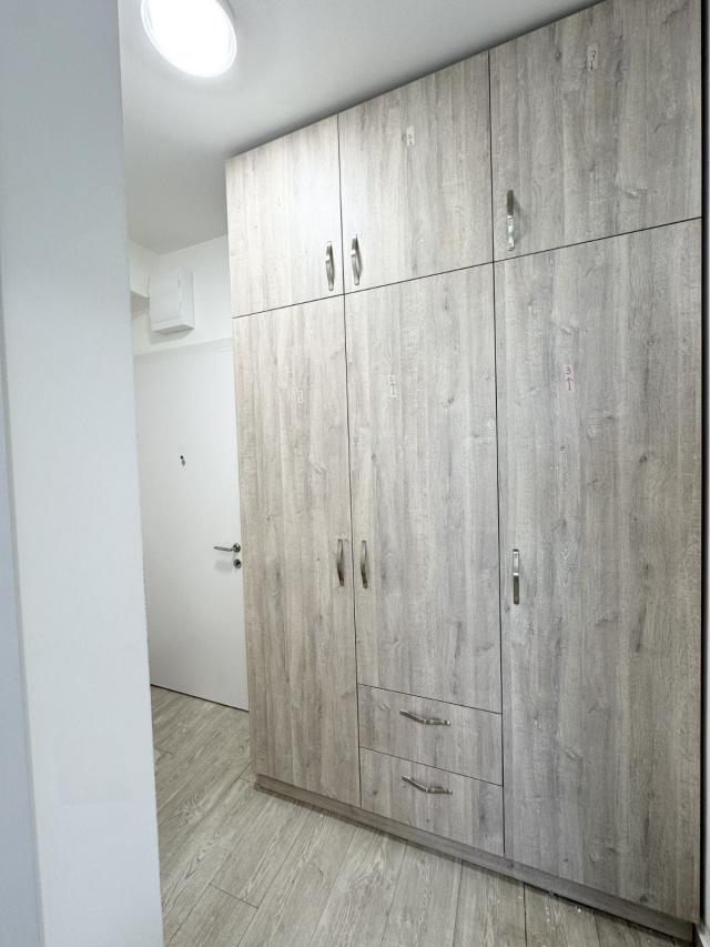 Na prodaju luksuzno opremljen dvosoban stan 74m² sa pogledom na more – Bečići