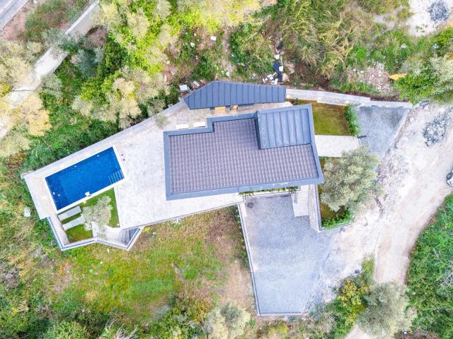 Luksuzna Vila sa Bazenom i Pogledom na More-Kamenovo, Budva