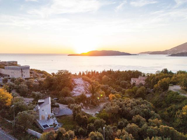 Luksuzna Vila sa Bazenom i Pogledom na More-Kamenovo, Budva