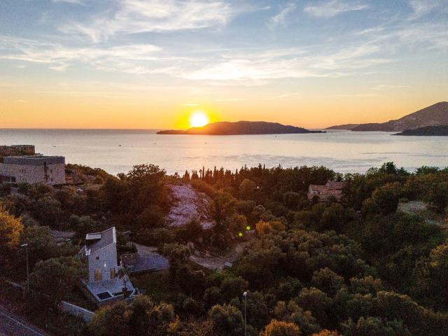 Luksuzna Vila sa Bazenom i Pogledom na More-Kamenovo, Budva