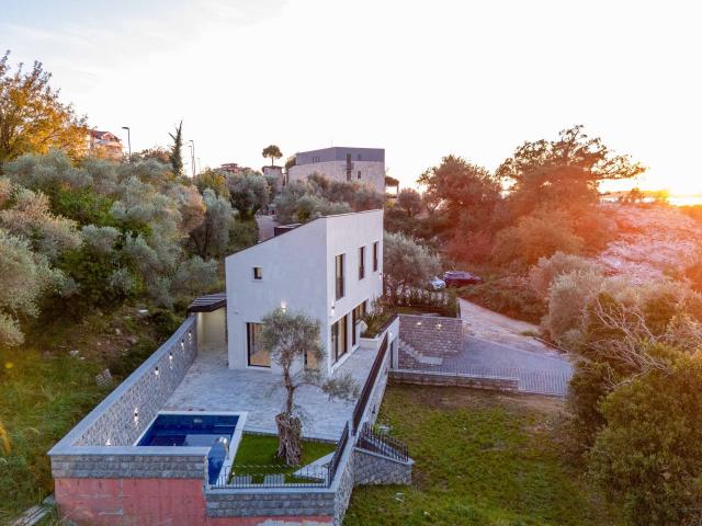 Luksuzna Vila sa Bazenom i Pogledom na More-Kamenovo, Budva