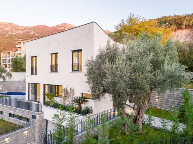 Luksuzna Vila sa Bazenom i Pogledom na More-Kamenovo, Budva