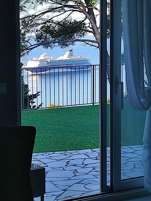 BAR, Susanj – nova, kompletno opremljena vila sa panoramskim pogledom na more. 