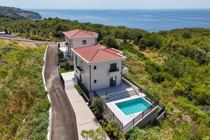 Budva, Reževići – Dve Nove Luksuzna Vila sa Pogledom na More i Bazenom