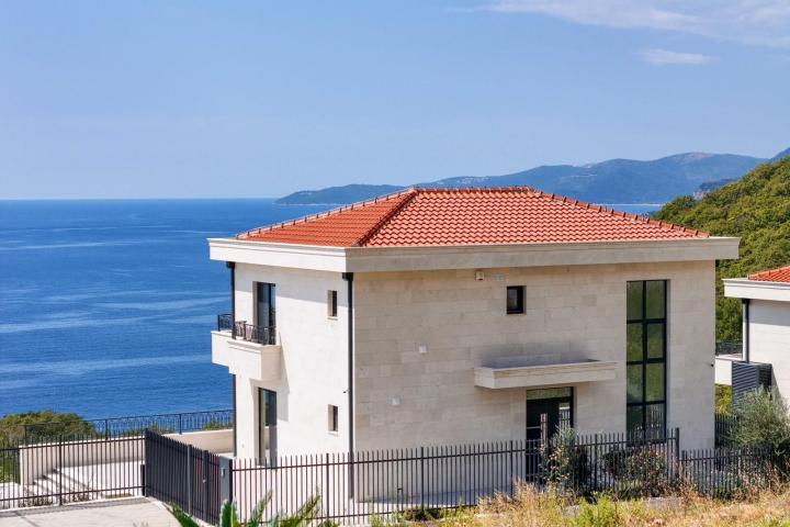 Budva, Reževići – Dve Nove Luksuzna Vila sa Pogledom na More i Bazenom