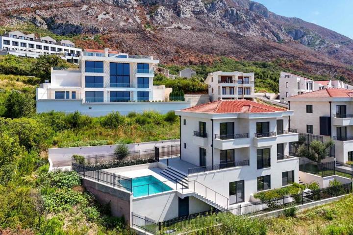 Budva, Reževići – Dve Nove Luksuzna Vila sa Pogledom na More i Bazenom