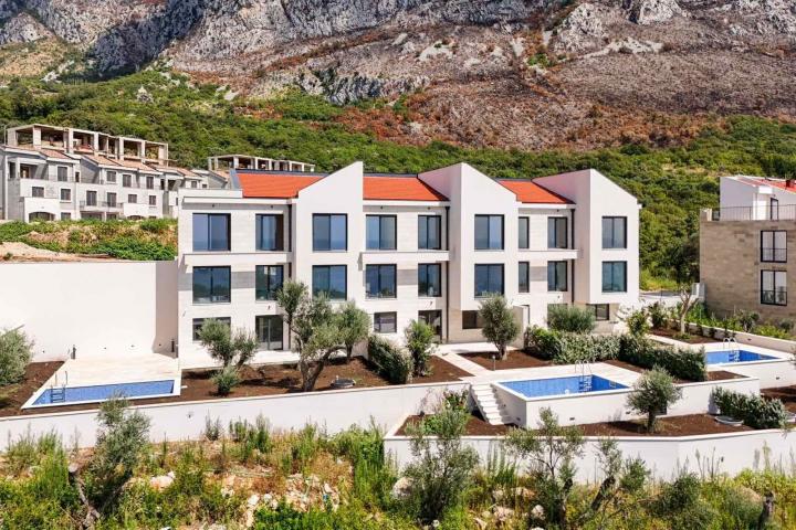 Luksuzan townhouse 195m² sa bazenom i panoramskim pogledom na more, Reževići