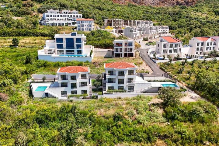 Luksuzan townhouse 195m² sa bazenom i panoramskim pogledom na more, Reževići