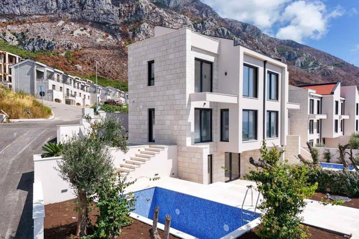 Luksuzan townhouse 195m² sa bazenom i panoramskim pogledom na more, Reževići