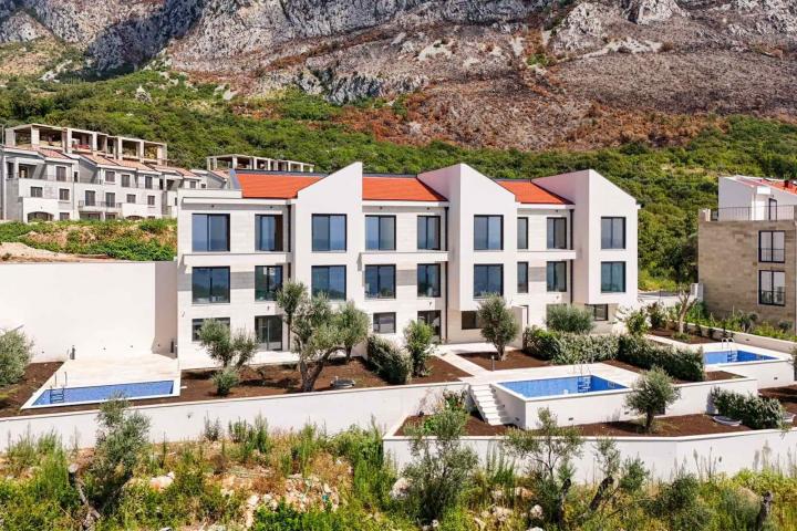Luksuzan townhouse 195m² sa bazenom i panoramskim pogledom na more, Reževići