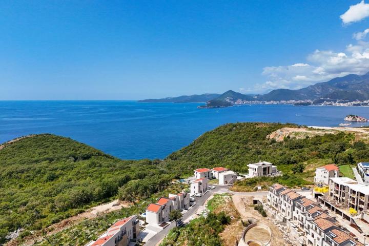 Luksuzan townhouse 195m² sa bazenom i panoramskim pogledom na more, Reževići