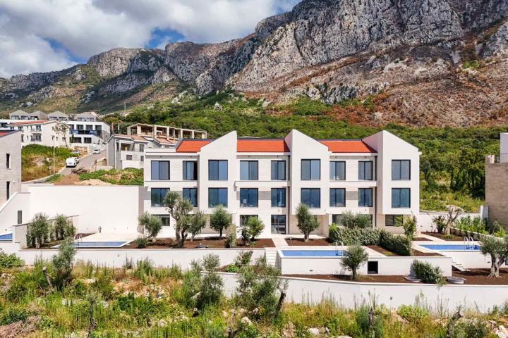 Luksuzan townhouse 195m² sa bazenom i panoramskim pogledom na more, Reževići