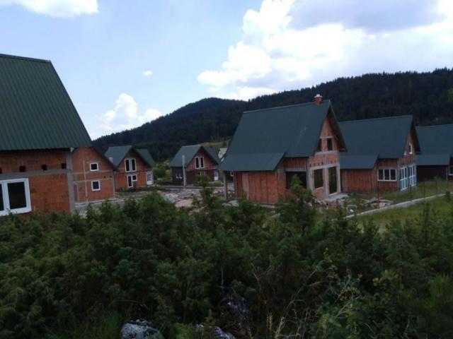 Borje, Žabljak – Plac 4000 m² na Prodaju