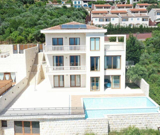 Ekskluzivna vila sa bazenom i panoramskim pogledom na more – Reževići, 4 spavaće sobe, 2 dnevna bora