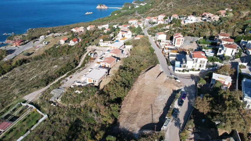 Urbanizovan plac 1.320 m² sa pogledom na more za gradnju 3 vile, Blizikuće, Budva