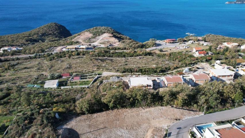 Urbanizovan plac 1.320 m² sa pogledom na more za gradnju 3 vile, Blizikuće, Budva