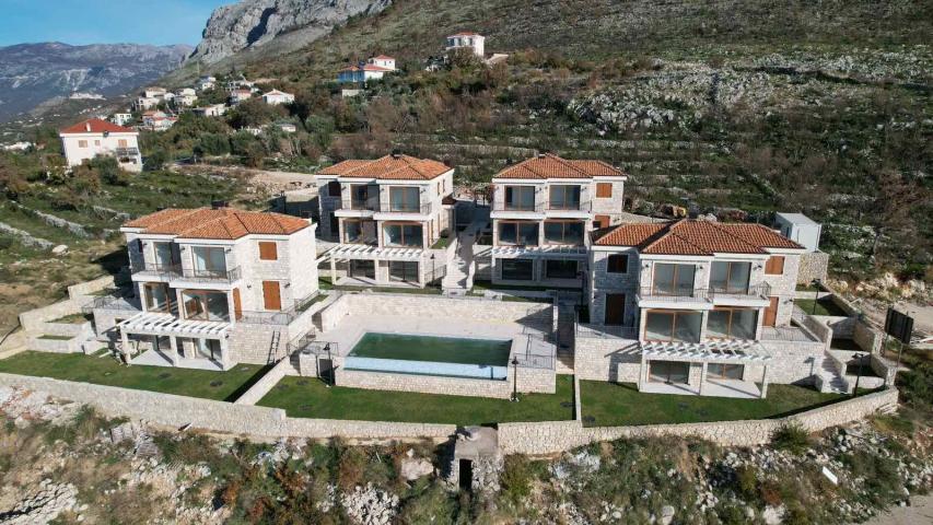 Ekskluzivan kompleks od 8 luksuznih townhouse objekata sa bazenom i panoramskim pogledom na more – R