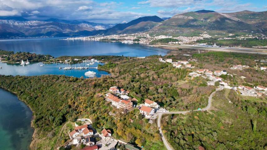 Urbanizovan plac 3.789 m² s prelepim pogledom na more, Tivat-Mrčevac