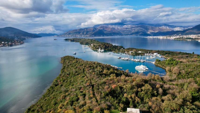 Urbanizovan plac 3.789 m² s prelepim pogledom na more, Tivat-Mrčevac