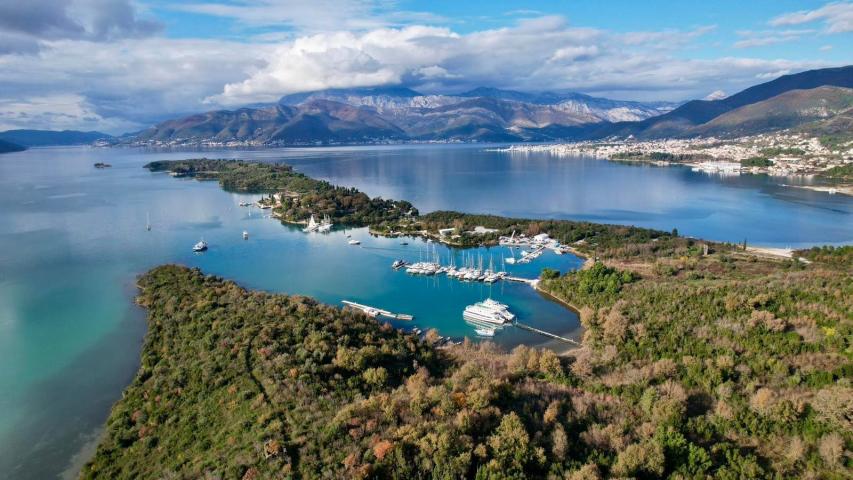 Urbanizovan plac 3.789 m² s prelepim pogledom na more, Tivat-Mrčevac