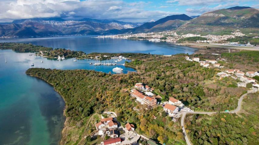 Urbanizovan plac 3.789 m² s prelepim pogledom na more, Tivat-Mrčevac