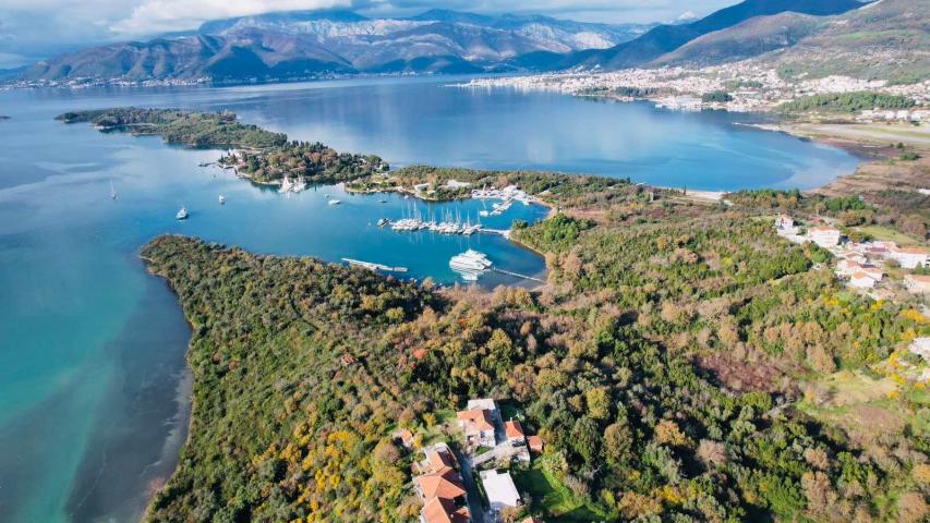 Urbanizovan plac 3.789 m² s prelepim pogledom na more, Tivat-Mrčevac
