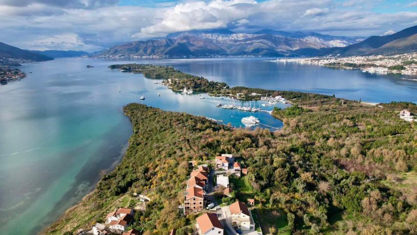 Urbanizovan plac 3.789 m² s prelepim pogledom na more, Tivat-Mrčevac