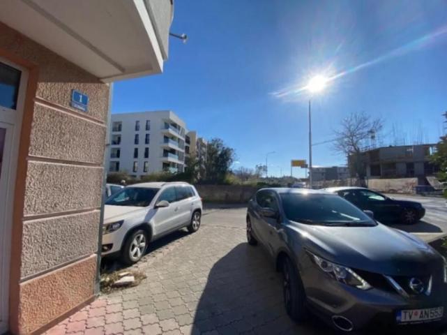 Poslovni prostor 16m2 na atraktivnoj lokaciji, Tivat-Donja Lastva