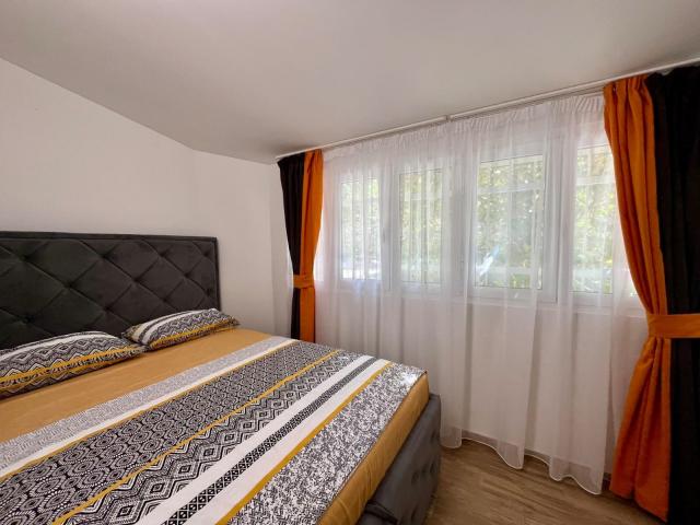 Budva, Babilonija-Trosoban renoviran stan 80m2 na atraktivnoj lokaciji