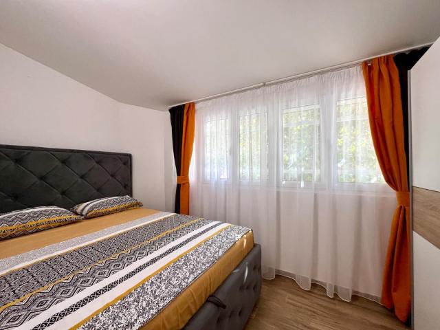 Budva, Babilonija-Trosoban renoviran stan 80m2 na atraktivnoj lokaciji