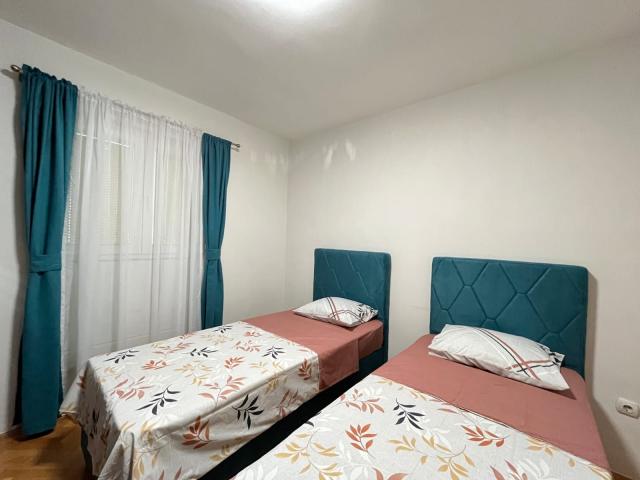 Budva, Babilonija-Trosoban renoviran stan 80m2 na atraktivnoj lokaciji