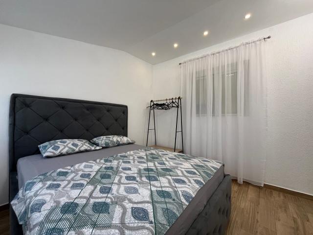 Budva, Babilonija-Trosoban renoviran stan 80m2 na atraktivnoj lokaciji
