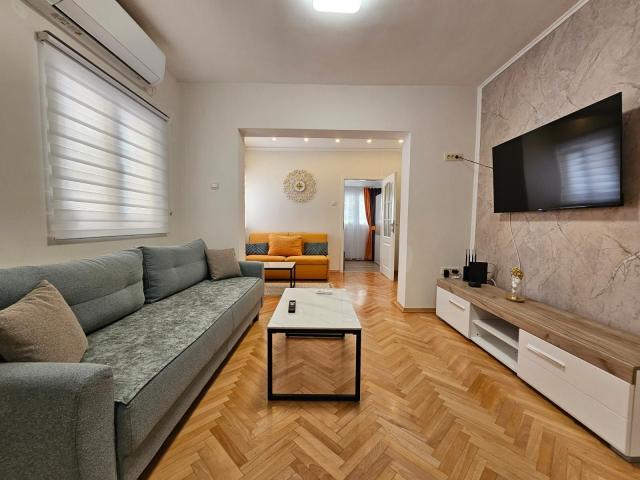 Budva, Babilonija-Trosoban renoviran stan 80m2 na atraktivnoj lokaciji