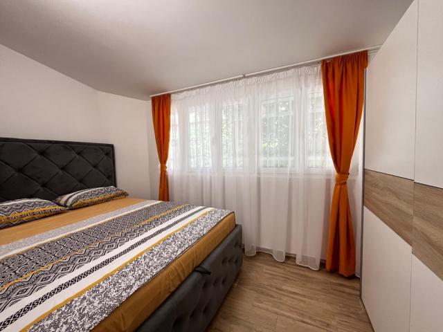 Budva, Babilonija-Trosoban renoviran stan 80m2 na atraktivnoj lokaciji