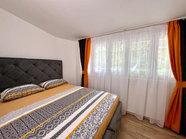 Budva, Babilonija-Trosoban renoviran stan 80m2 na atraktivnoj lokaciji