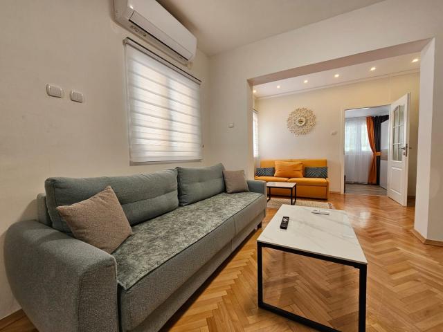 Budva, Babilonija-Trosoban renoviran stan 80m2 na atraktivnoj lokaciji