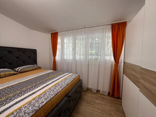Budva, Babilonija-Trosoban renoviran stan 80m2 na atraktivnoj lokaciji