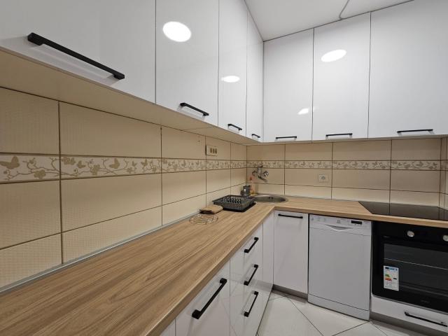 Budva, Babilonija-Trosoban renoviran stan 80m2 na atraktivnoj lokaciji