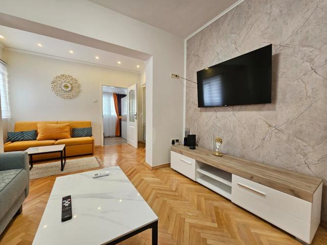 Budva, Babilonija-Trosoban renoviran stan 80m2 na atraktivnoj lokaciji