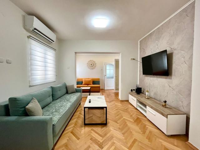 Budva, Babilonija-Trosoban renoviran stan 80m2 na atraktivnoj lokaciji