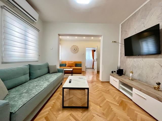Budva, Babilonija-Trosoban renoviran stan 80m2 na atraktivnoj lokaciji